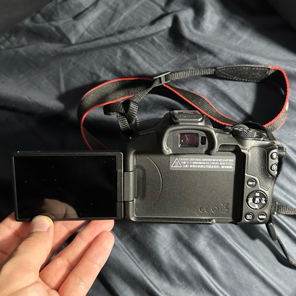 Canon EOS R50 Camera - Picture 3 of 3